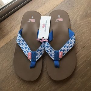 Vineyard vines flip flops